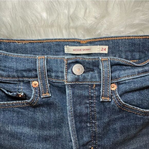 Levi’s Wedgie Skinny - Picture 2 of 7